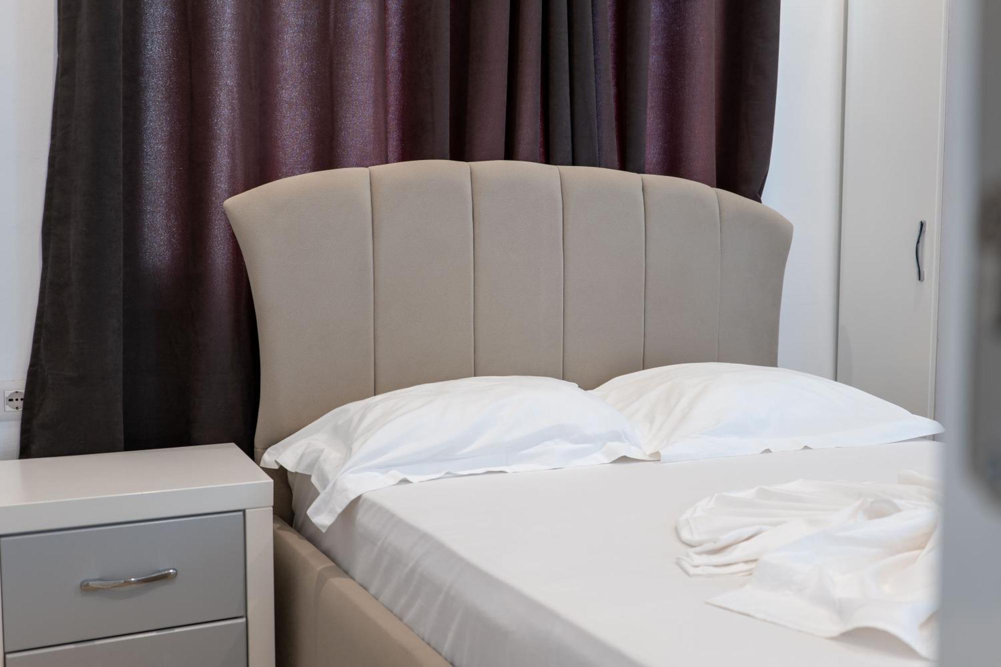 Hotel Kompleks Joni Sarande Luaran gambar