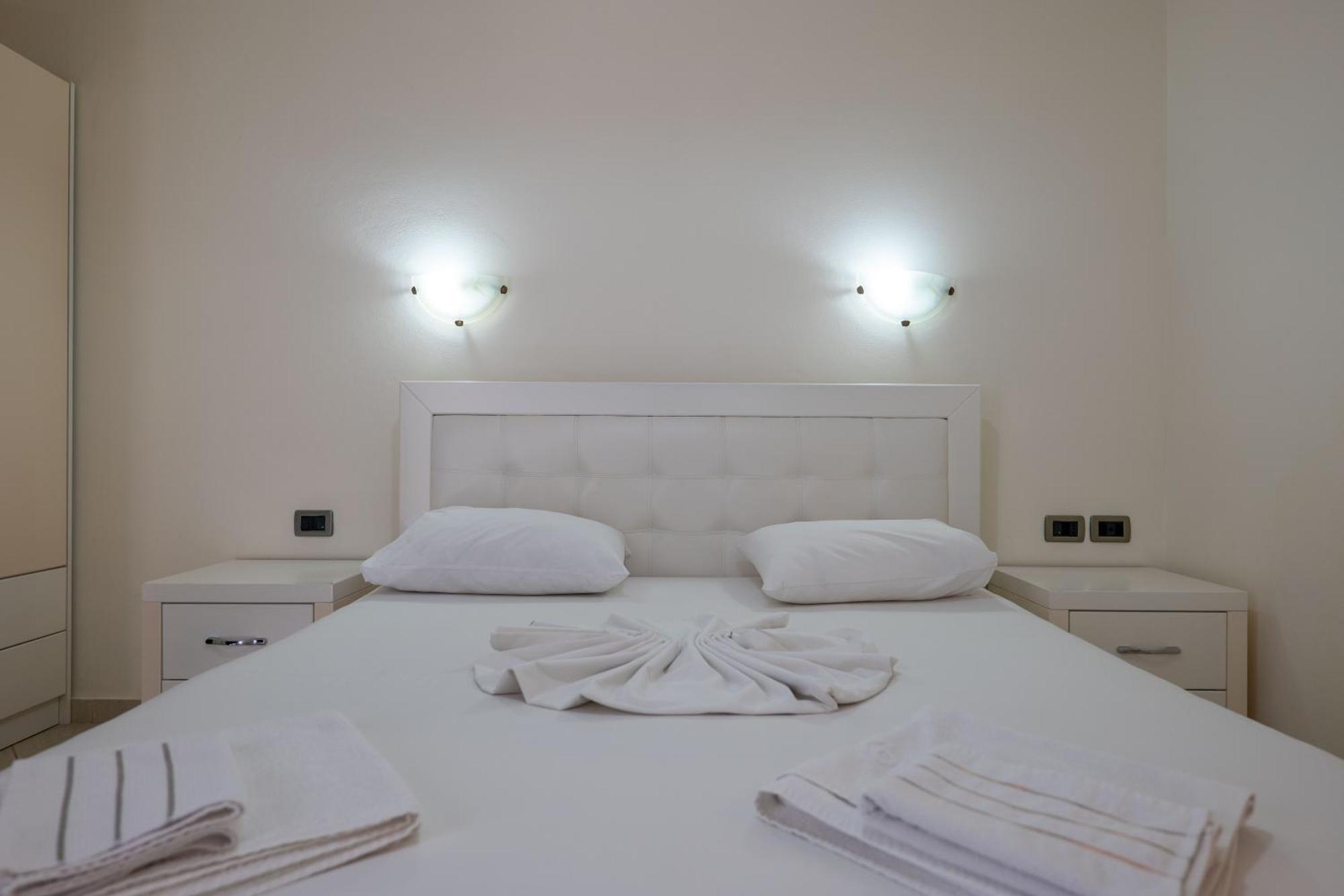 Hotel Kompleks Joni Sarande Luaran gambar